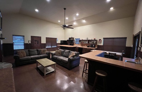 Sabinal House | La Doña Walk to Live Music Hacienda Entrances FREEFrio Access ConcanVIP