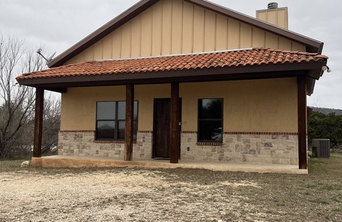 Sabinal House | La Doña Walk to Live Music Hacienda Entrances FREEFrio Access ConcanVIP