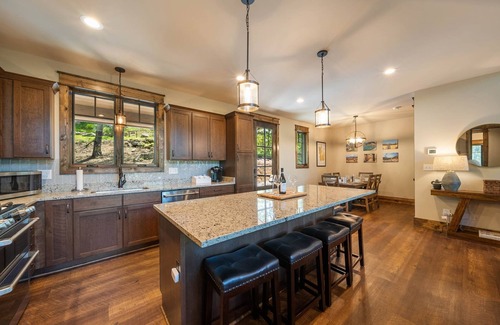 Banner Elk Cabin | La Dolce Vita at Eagles Nest - fireplace, flat driveway, near Epic