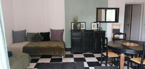 Vals-les-Bains Apartment | La Dolce vita gîte avec terrasse et vue