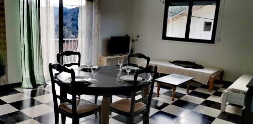 Vals-les-Bains Apartment | La Dolce vita gîte avec terrasse et vue