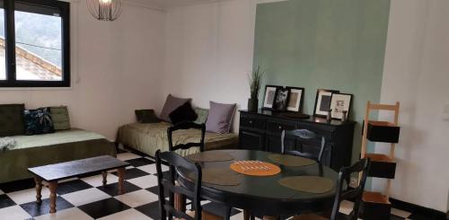 Vals-les-Bains Apartment | La Dolce vita gîte avec terrasse et vue