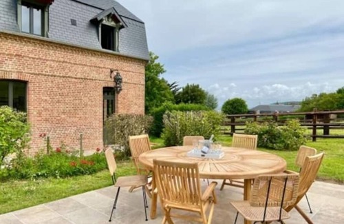 Benerville-sur-Mer Cottage | La Ferme de Bénerville - View of the sea and countryside
