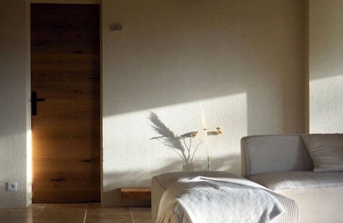 Grayan-Et-L'Hopital Bed & Breakfast | La Figulina - room and private space in a family home