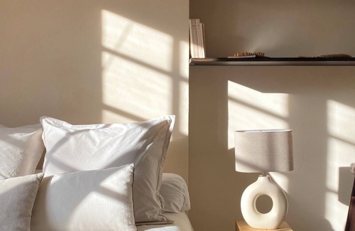 Grayan-Et-L'Hopital Bed & Breakfast | La Figulina - room and private space in a family home