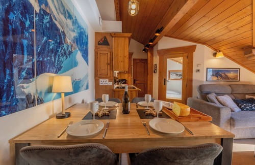 Chamonix City Centre Apartment | La Ginabelle - Sauna & Swimming pool, Chamonix, France