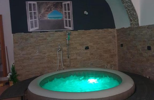 Historical Downtown Salerno Apartment | La Grotta