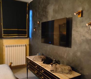 Fabrica di Roma House | La grotta romantica