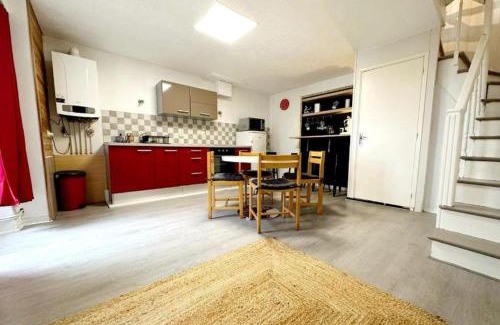 Saint-Genes-Champanelle House | La guinguette bleue