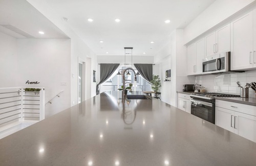 Central San Pedro House | LA Harbor View + Free Tesla Charger + Rooftop Deck
