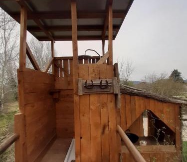 Villelaure Other | LA HUTTE MASSAÏ