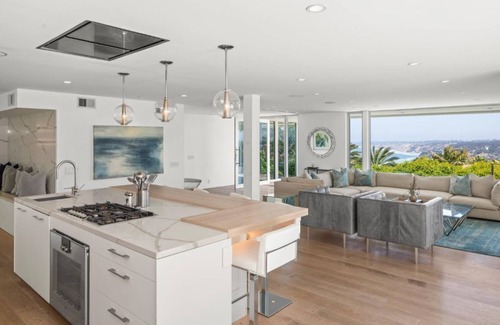 Country Club House | La Jolla Hillside Retreat with Ocean Views, Chef's Kitchen & Hot Tub
