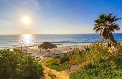 Beach Barber Tract House | La Jolla Townhouse steps away from Windansea beach