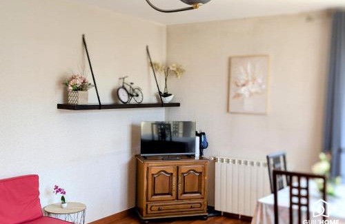 Sud Loire Apartment | La Levée - Balcon ensoleillé - Parking gratuit rue