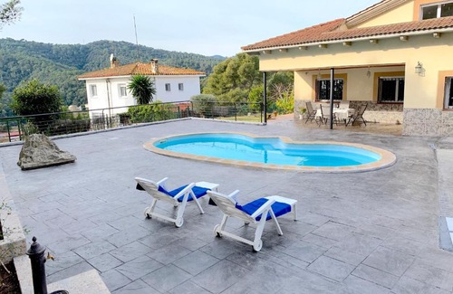Santa Susanna House | La Libélula blanca