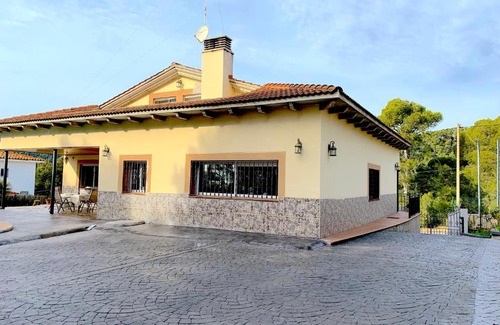 Santa Susanna House | La Libélula blanca