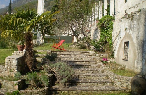 Gargnano Villa | La Limonaia Villa from a former Zitrnengewächshaus near the lake with pool