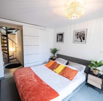 17th Arrondissement Batignolles-Monceau Apartment | La Luna - Élégante Maison de Standing avec extérieur - 25 min de Paris