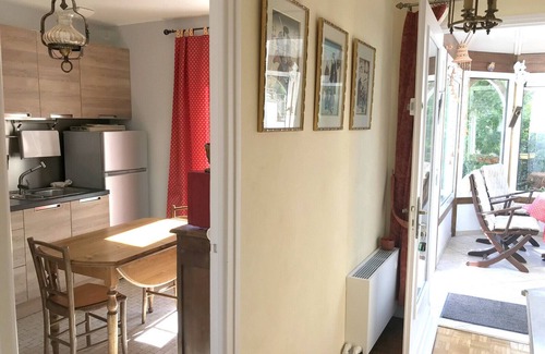 Sauqueville Ski Chalet | La Métrie, on one level, enclosed garden