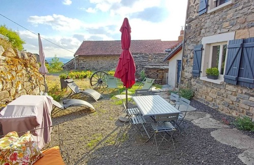 Saint-Julien-Chapteuil Cottage | La Maison Tranquille in Rocherols