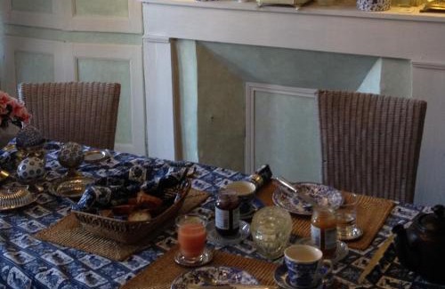 Prunay-Cassereau Bed & Breakfast | La Maison Céladon