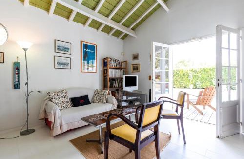 Saint-Aubin-de-Branne Apartment | La Maison Des Voyages