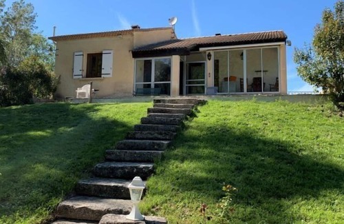 Fontaine-de-Vaucluse House | La maison d'Emilie - 3 bedroom house with private riverside