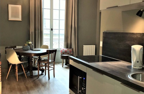 Dinan Apartment | La Maison de Poupée -Apartment-Ensuite with Bath