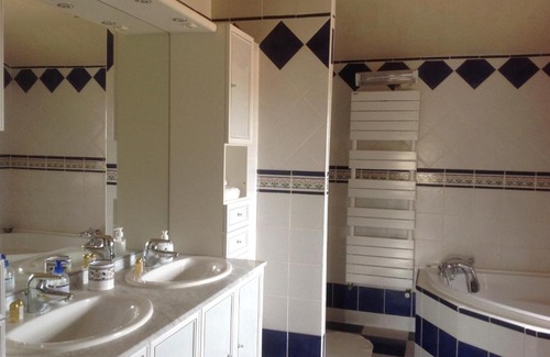 Sernhac Bed & Breakfast | La Maison De Vélina