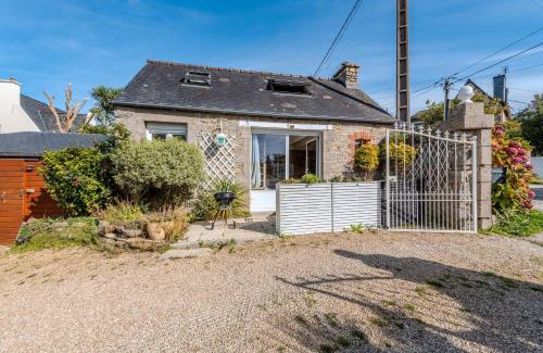 Ploudalmezeau House | La Maison du Gardien