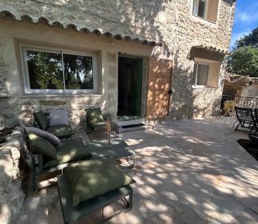 Lauris House | La Maison Du Jas