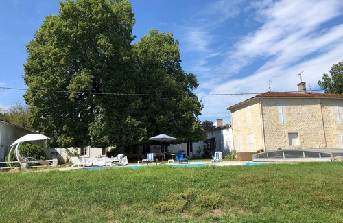 Saint-Seurin-de-Cadourne House | La Maison de Léandre – Heated Pool and Air Conditioning in the Heart of Médoc