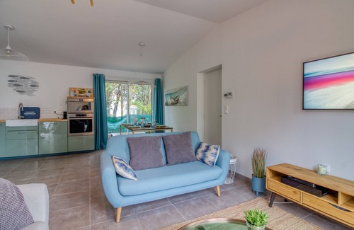 L'Epine House | La Maison, ★ L'her beau d'hier 3-bedroom house (sleeps 8) 300m from the beach ★