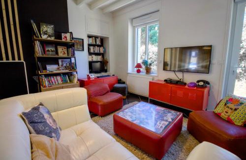 Greville-Hague House | La Maison Vagabonde, Maison 3 chambres, 6 personnes & jardin, Intendance Luxury Host