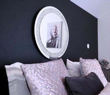 Blotzheim Apartment | La Marilyn by Leslodgespa - Confort haut de gamme, salle de bain privée, jardin et cuisine commune, à 5 minutes de l'aéroport