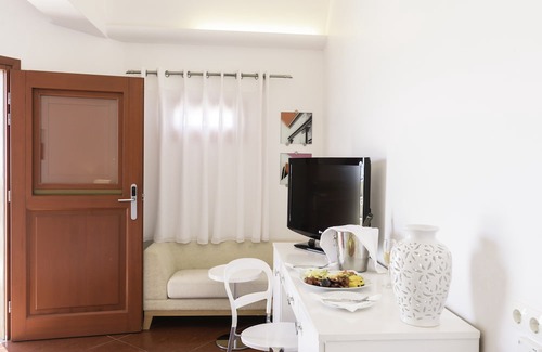 Kamari Hotel | La Mer Deluxe Hotel & Spa - Adults only