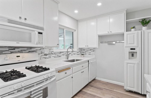 San Carlos Apartment | La Mesa 5BR | Pickleball Court + Hot Tub