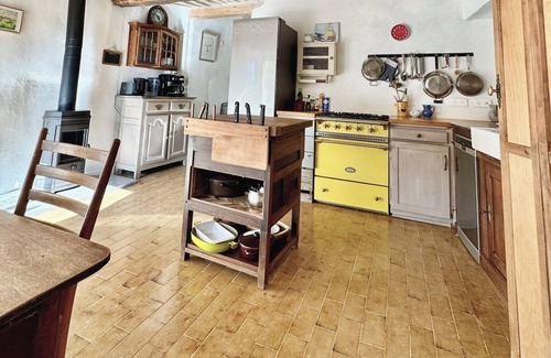 Caseneuve House | La Mistraline, Village House in the heart of Provence, 2 Bdrms 2 Baths
