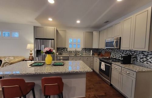 Historic Downtown Melbourne House | "La Nouvelle Maison" ♥ Downtown/Yard/Self Check-in/Parking