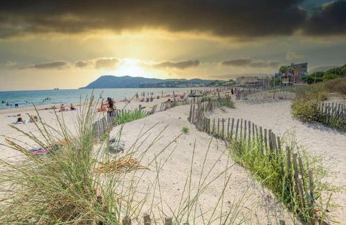 Les Sablettes Apartment | LA PERLE, Studio 50 m de la PLAGE , parking, clim, Rivage Privilège
