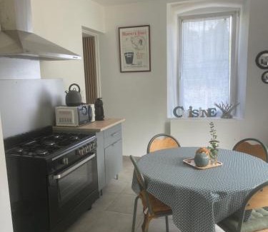 Sainte-Marie-de-Chignac House | La petite maison