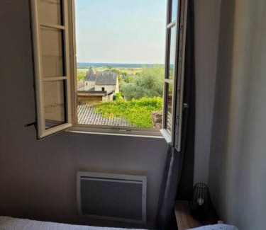 Le Puy-Notre-Dame Apartment | la petite montagne