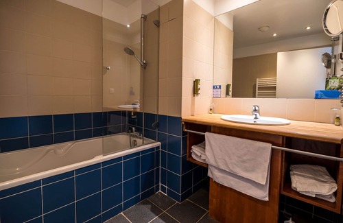 Saint-Martin-du-Littoral Hotel | La Petite Rade Hôtel