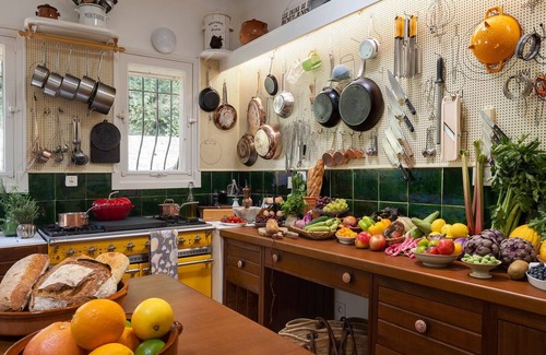 La Grand-Chile Cottage | La Pitchoune: 4 bedroom, AC, Luxury Chef's Kitchen Built by Paul & Julia Child