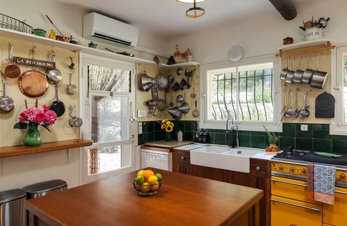 La Grand-Chile Cottage | La Pitchoune: 4 bedroom, AC, Luxury Chef's Kitchen Built by Paul & Julia Child