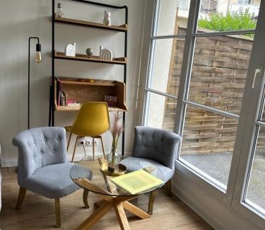 Centre Ville Apartment | La Pléiade Dorée - Extra Centre - Wifi HD - Terrasse & Jardin