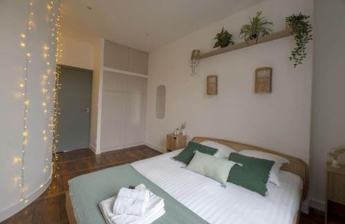 Centre Apartment | La Place Saint-Michel