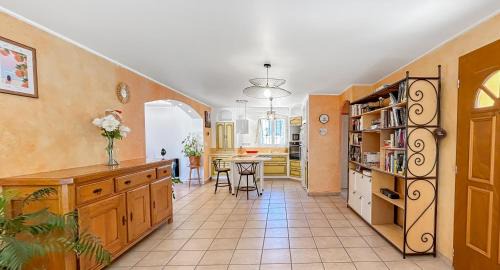Redessan Villa | La Provençale - Villa avec Piscine proche Nîmes