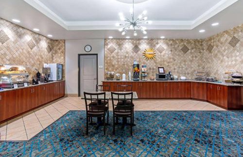 Montbello Hotel | La Quinta by Wyndham Denver Gateway Park