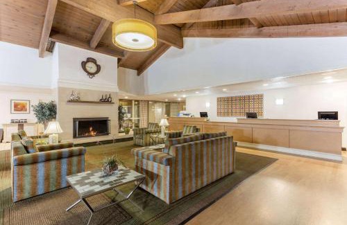 Redding Hotel | La Quinta by Wyndham Redding